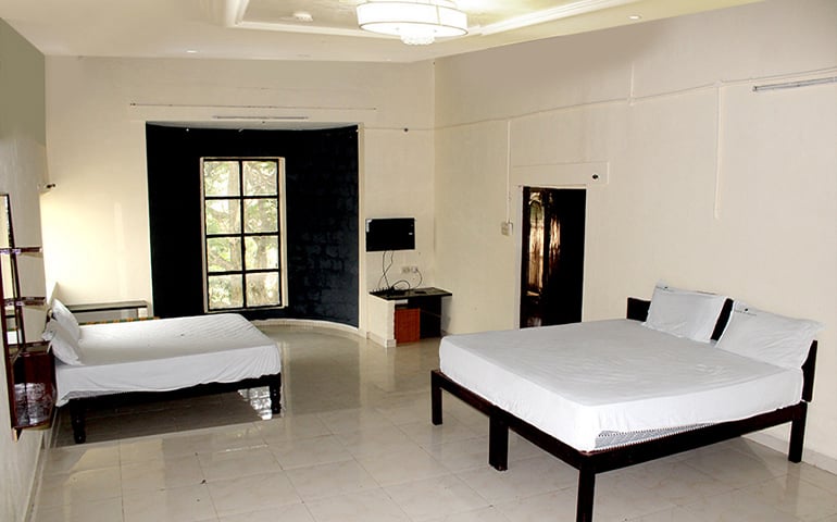 corniche inn resort
