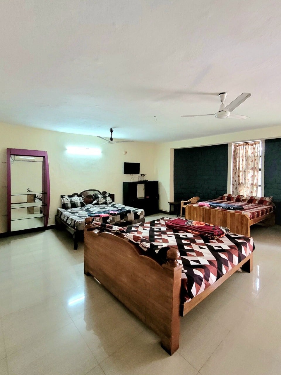 king and queen sit corniche inn resort